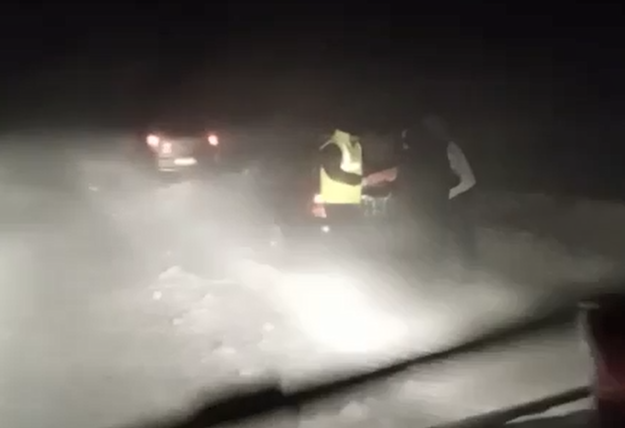 VIDEO | Viscol puternic la RÂNCA! Drumarii acționează pentru curățarea părții carosabile