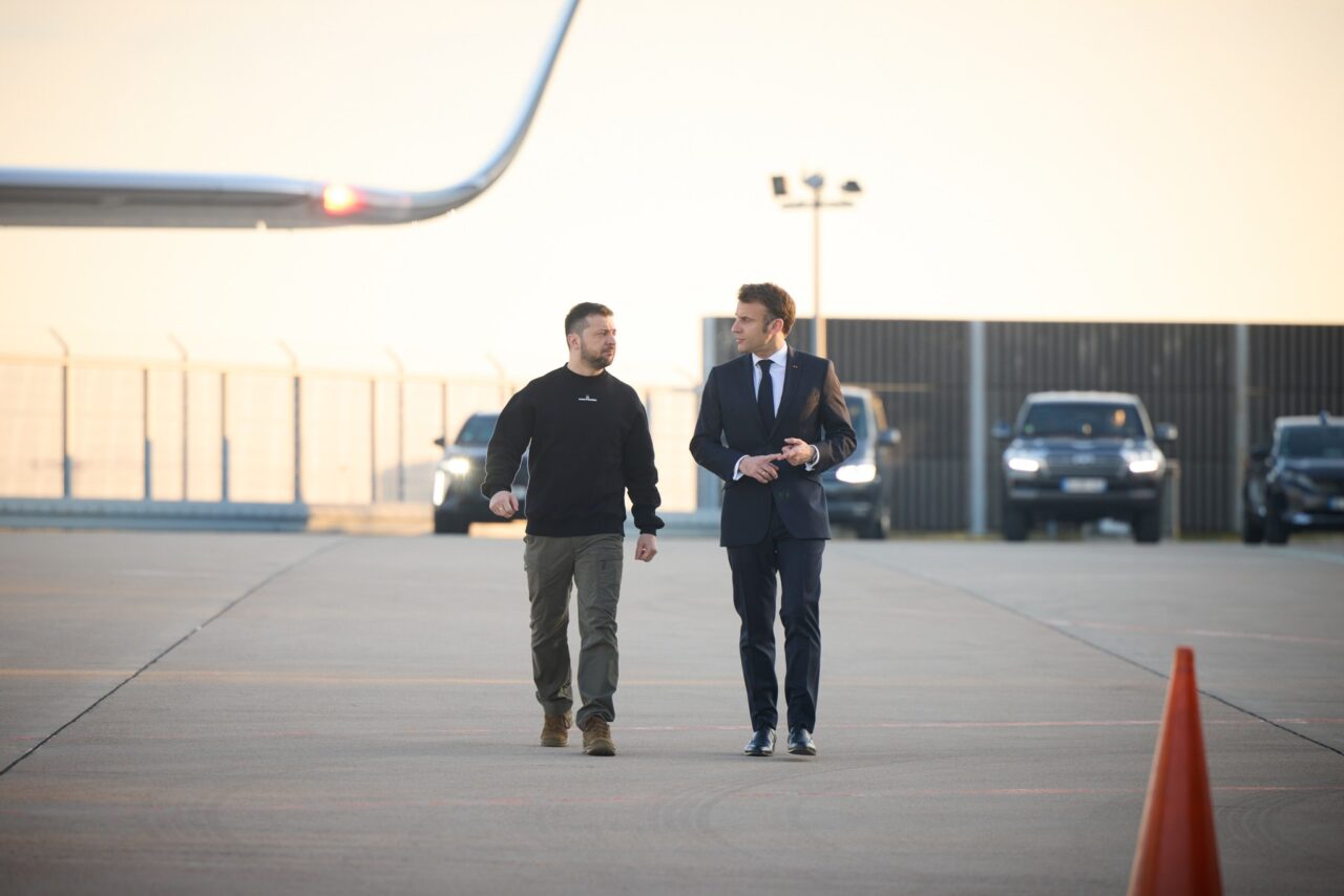 RĂZBOI în Ucraina, ziua 1056.  Zelenski i-a cerut lui Macron „desfășurarea de contingente străine”/Rușii avansează pe front