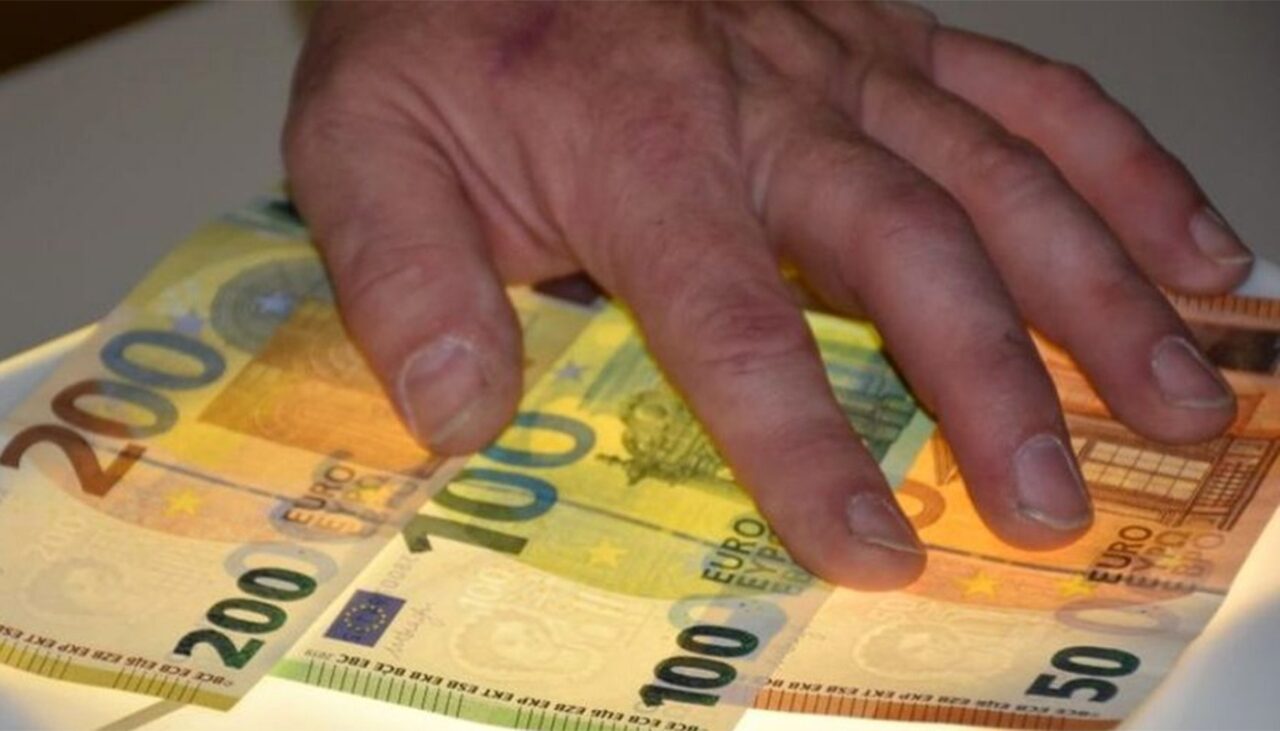 ATENȚIE, români! Dacă aveți aceste bancnote de 10 sau 50 de euro pe acasă, puteți primi o mică avere. Valorează mult mai mult decât ce scrie pe ele