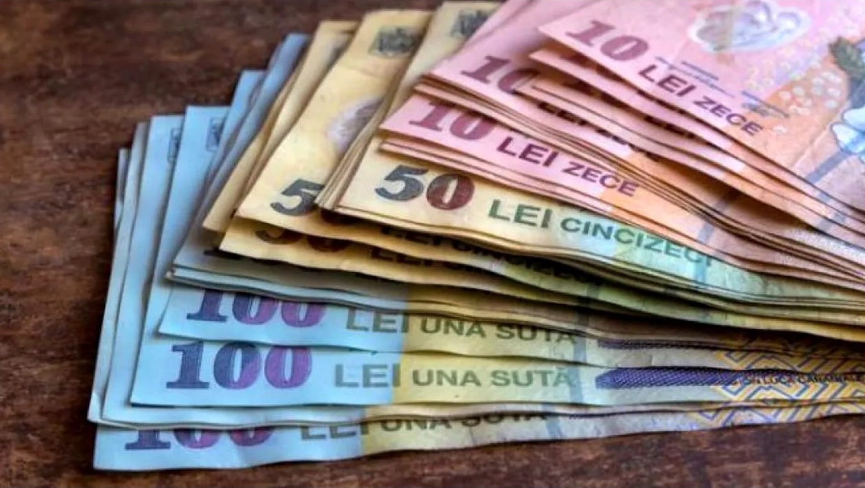 Cine sunt românii care de la 1 aprilie vor primi câte 600 de lei. Banii, VIRAȚI direct pe card