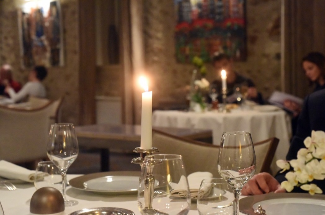 Cină la lumina lumânărilor în restaurantele din Lyon. CRIZA energetică lovește puternic Franța