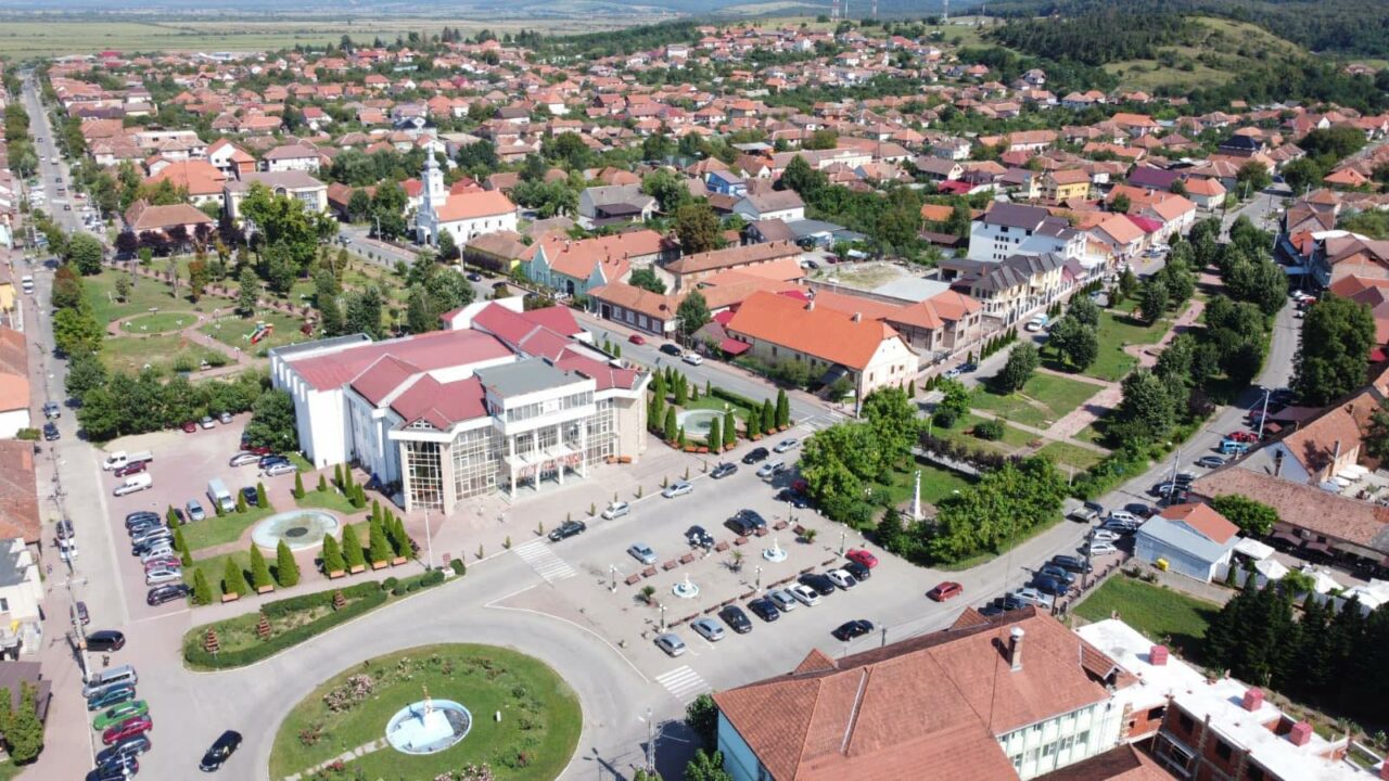 Orașul din România cu ȘOMAJ ZERO! Se caută angajați, iar pentru doritori se construiesc chiar și blocuri