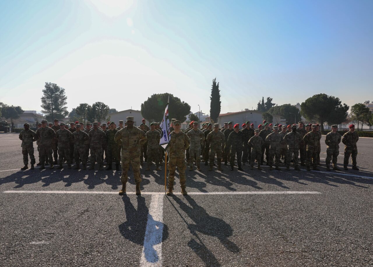 Militarii de la baza Mihail Kogălniceanu AVERTIZEAZĂ: ”Volume mai mari de vehicule şi echipamente militare care se deplasează pe drumurile civile””