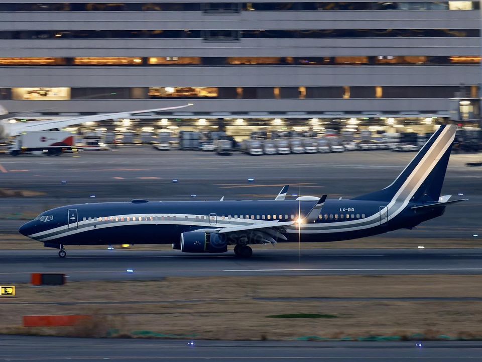 FOTO | Cum arată avionul cu care a călătorit președintele Klaus Iohannis în Asia