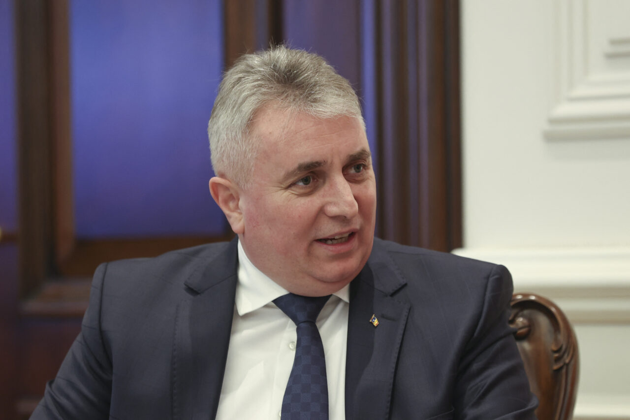 Lucian BODE: „Nu doar azi, ci în fiecare zi, să prețuim și să respectăm femeile din viața noastră”