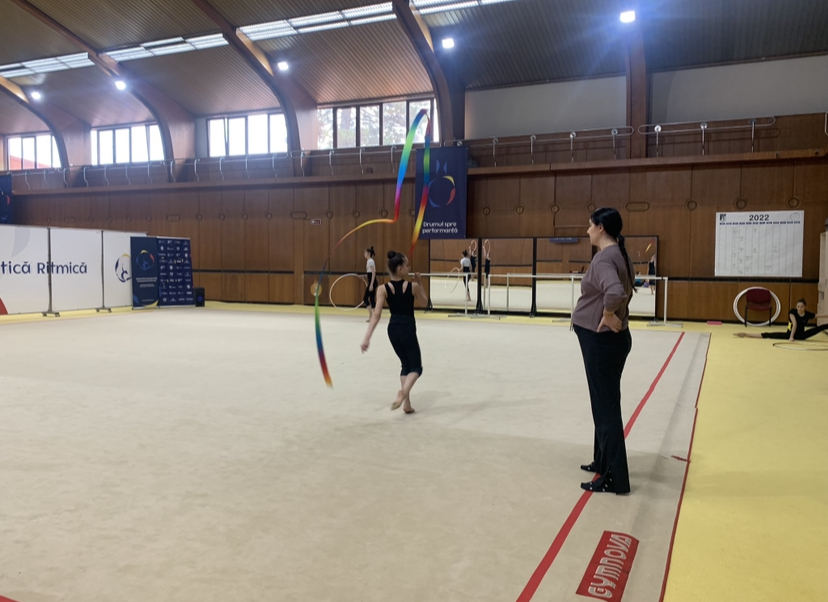Gravidă în opt luni a ARBITRAT 15 ore la concursul de la Atena!