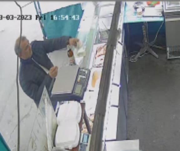 FOTO-VIDEO. Bărbat suspectat de tâlhărie, căutat de Poliția Capitalei. Oamenii legii solicită sprijinul cetățenilor pentru a-l depista