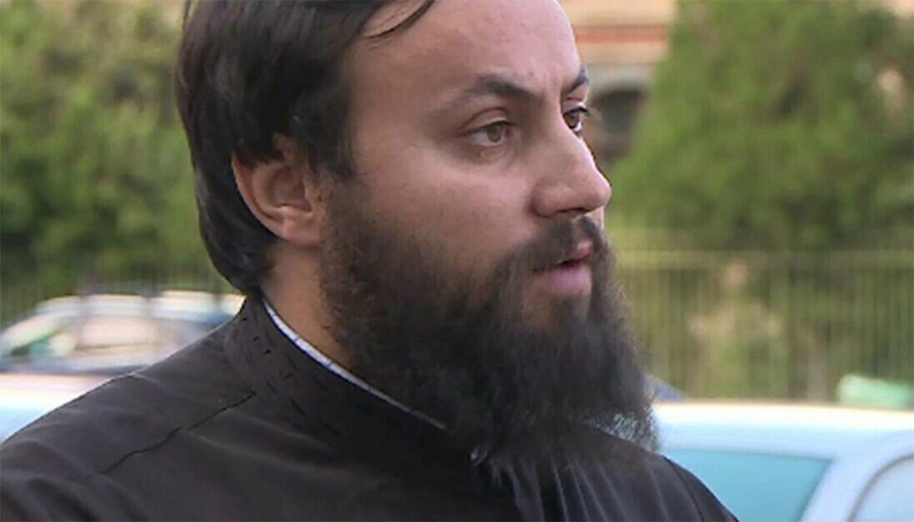 „Călugărul-amant” Cristi Călin a ajuns să CERȘEASCĂ în Vaslui, după ce a fost dat afară din biserică