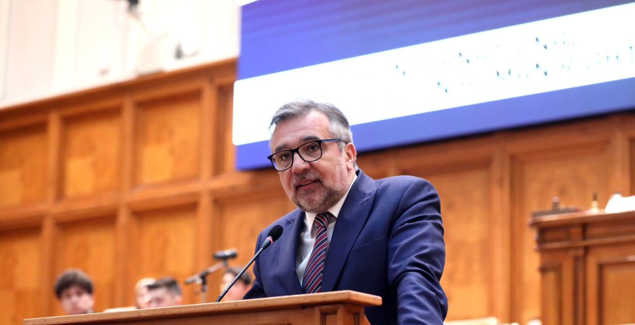 Ministrul Culturii a asistat la PROCESUL unui lider nazist, simulat de elevi în plenul Parlamentului: „Orice criminal își va afla pedeapsa meritată”