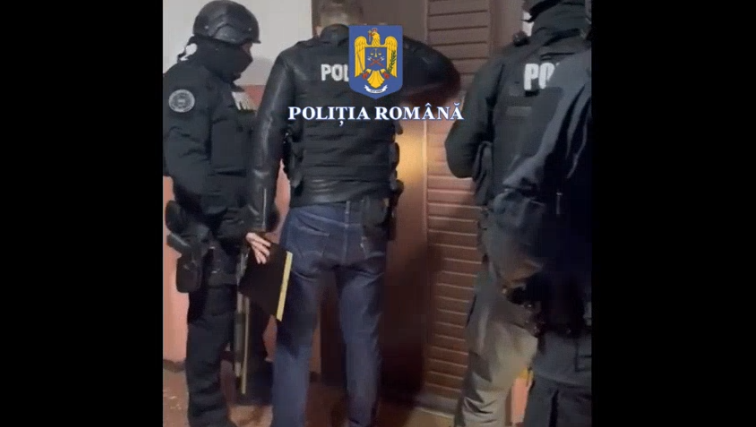 UPDATE | Percheziții în Capitală, într-un dosar de înșelăciune. Pricnicpalul suspect, șofer de ridesharing, a fost arestat preventiv pentru 30 de zile