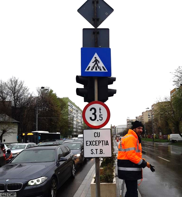 Atenție, șoferi! Vehiculele care depășesc greutatea de 3,5 tone, INTERZISE în Piața Unirii