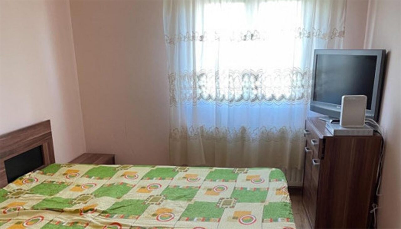 Un pensionar austriac a angajat un român de 30 de ani, pentru a avea grijă de el. IREAL ce i-a făcut tânărul, în timp ce bătrânul dormea