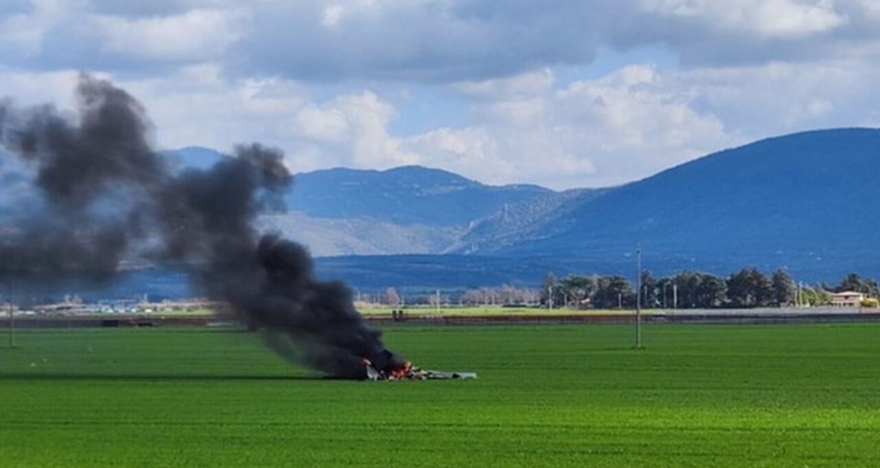Două avioane militare s-au PRĂBUȘIT în apropiere de Roma, după ce s-au ciocnit în zbor. Cei doi piloți au murit pe loc