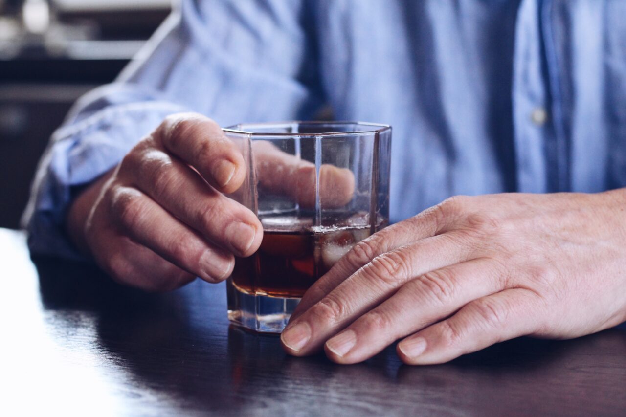 „ALCARELLE”, băutura fără alcool care îți dă senzația că ești beat și oferă un sentiment de relaxare. Când va apărea în magazine