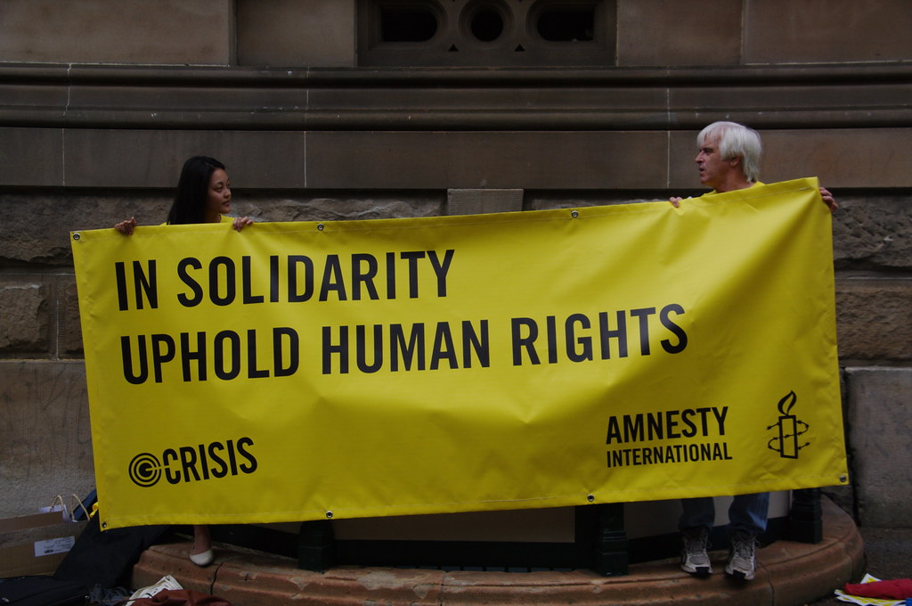 Amnesty International ACUZĂ Occidentul de DUBLU STANDARD. Legătura cu războiul din Ucraina