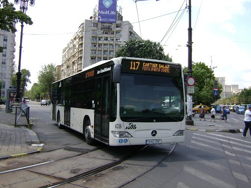 Incredibil CE A GĂSIT un călător într-un autobuz din București! Bărbatul, dezgustat de nesimțirea oamenilor