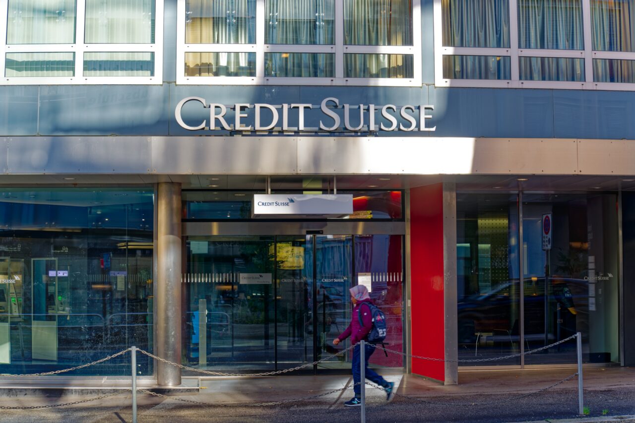 Noi lovituri pentru CREDIT SUISSE. Banca elvețiană al cărui acționar principal este din Arabia Saudită, dată în judecată de investitorii americani