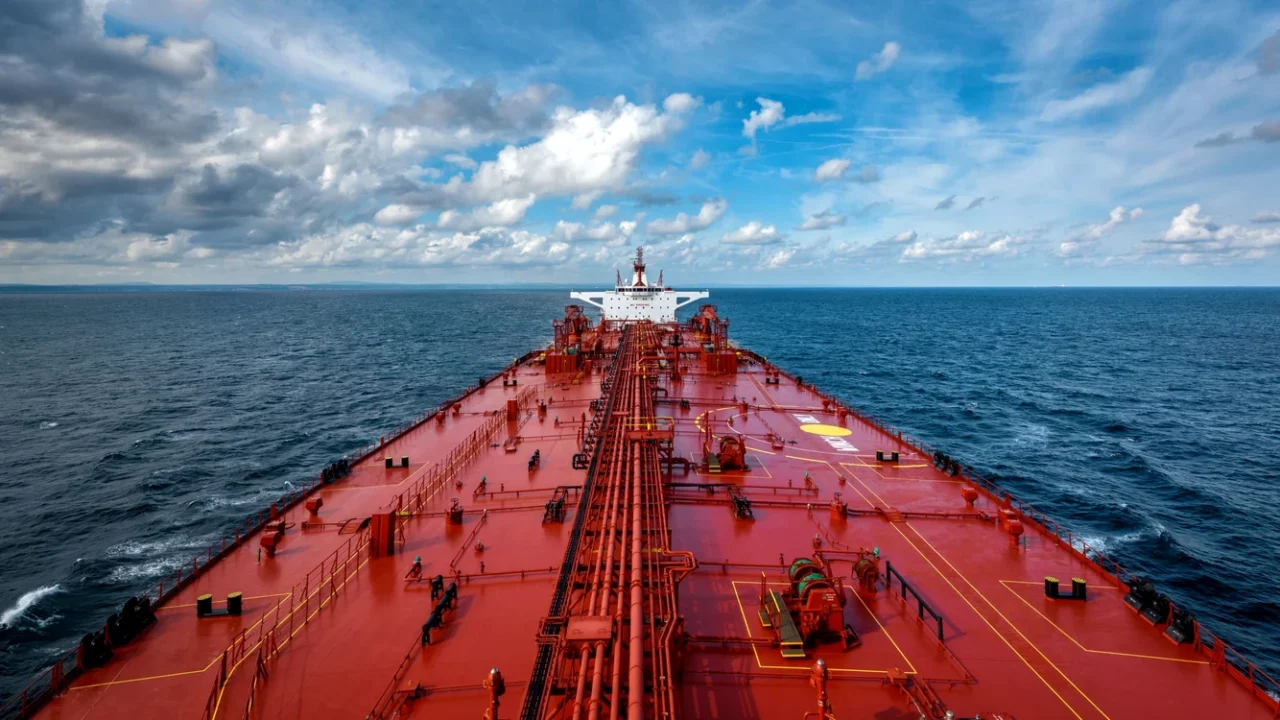 Anchetă CNN! O flotă MISTERIOASĂ ajută Rusia să transporte petrol în întreaga lume. Cine manevrează din umbră