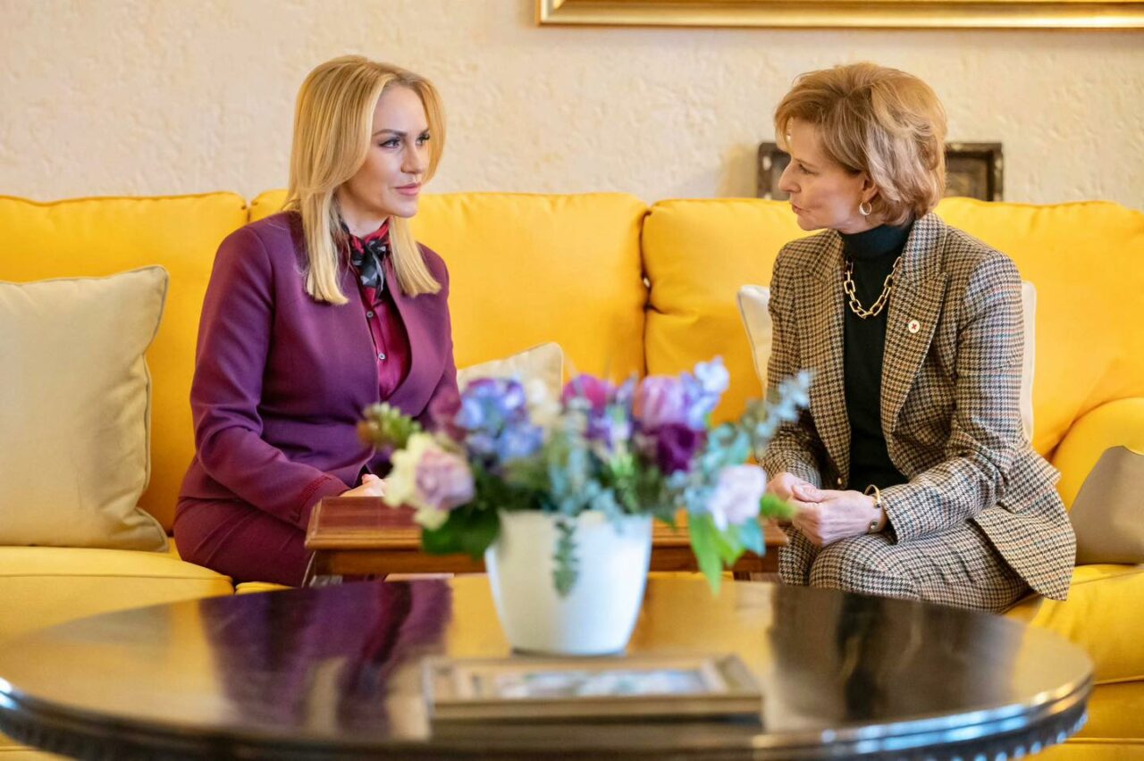 FOTO | Gabriela Firea, întâlnire cu Majestatea Sa Margareta: „Ne-am propus începerea unor colaborări care să readucă ideea de sprijin între generații”