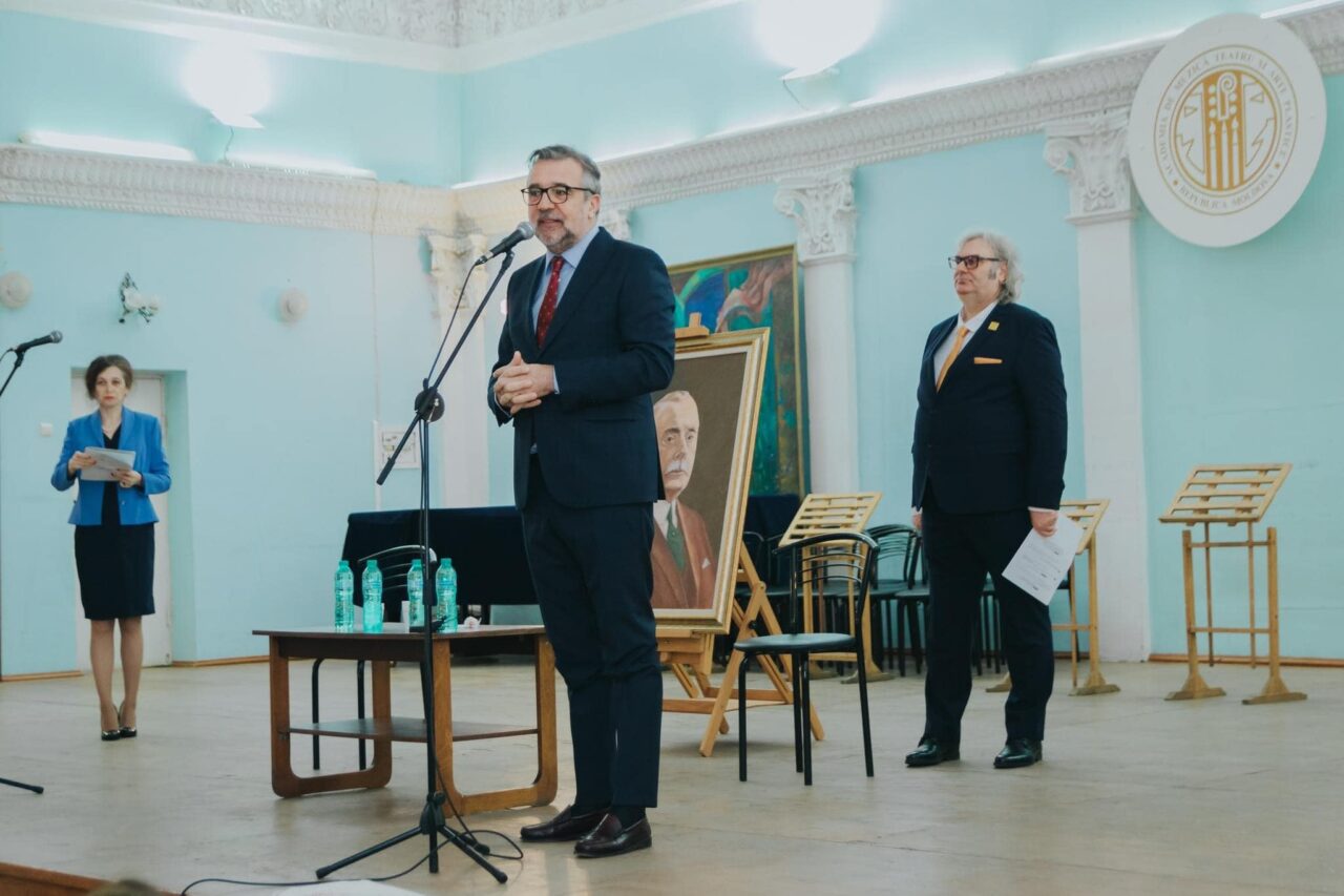 Lucian Romașcanu, vizită istorică la Chișinău / Cei trei ARTIȘTI premiați de miniștrii Culturii din România și Republica Moldova