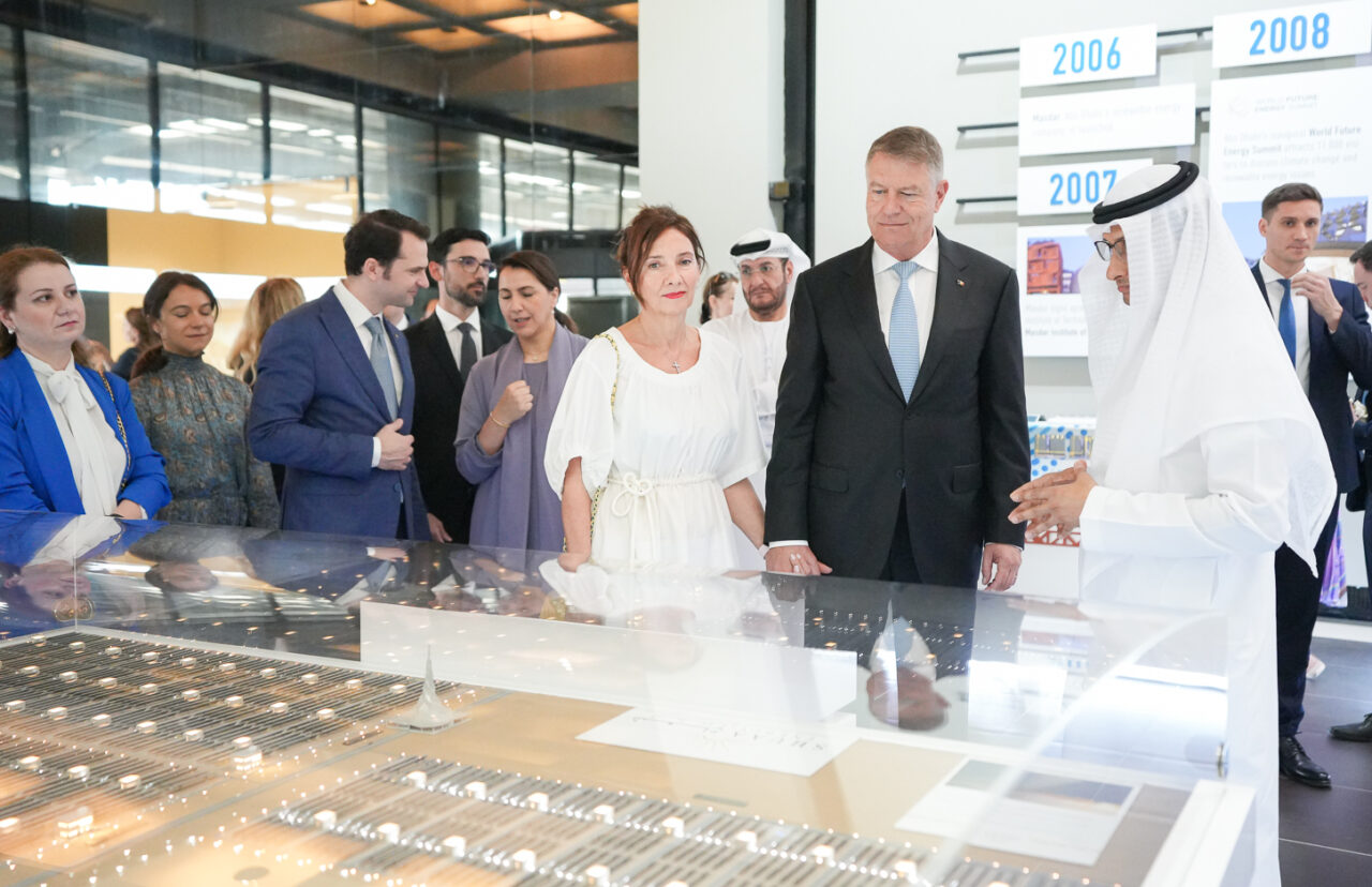 Președintele, a doua zi în Emiratele Arabe Unite. Klaus Iohannis: „O tranziţie verde de succes presupune investiţii în educaţie şi personal calificat”