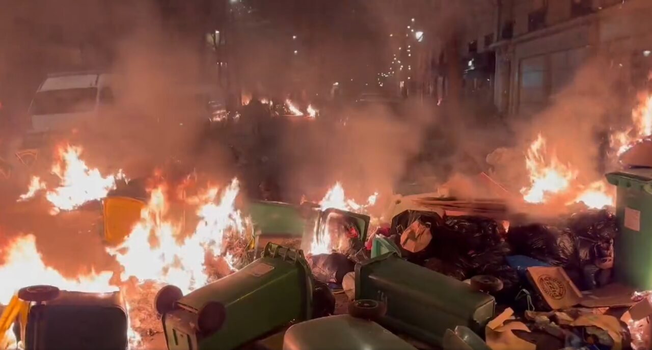 REVOLTĂ ÎN FRANȚA. Proteste violente, cu peste 3,5 milioane de oameni pe străzile din Paris, Lyon, Nantes și Rennes – FOTO&VIDEO