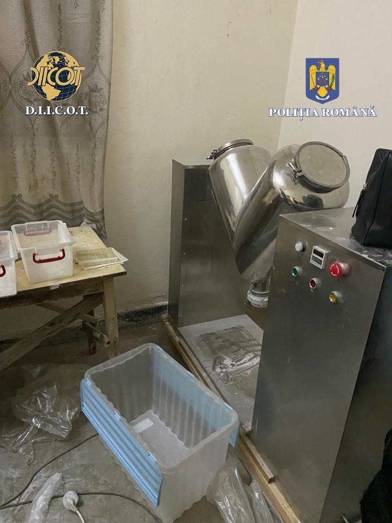 Polițiștii și procurorii a descoperit PRIMUL laborator clandestin de produse anabolizante din România. Unde erau vândute substanțele – FOTO-VIDEO