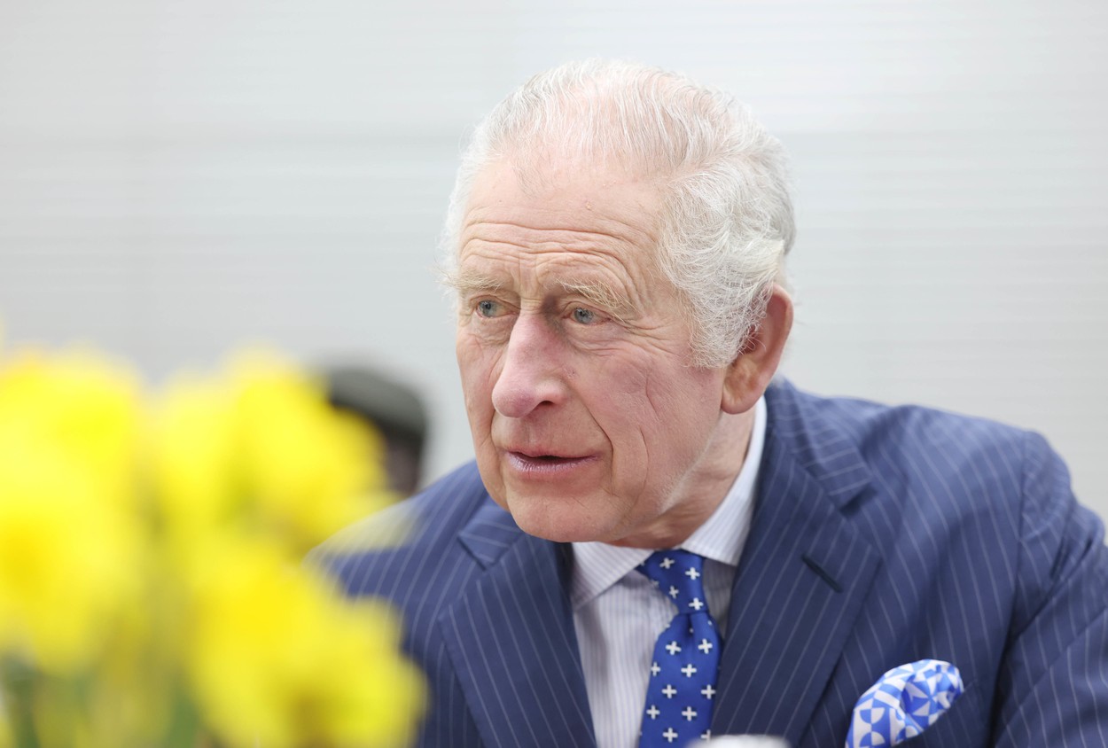 Cum a reuşit un model australian să-i fure un sărut prinţului Charles. Imaginea face înconjurul lumii