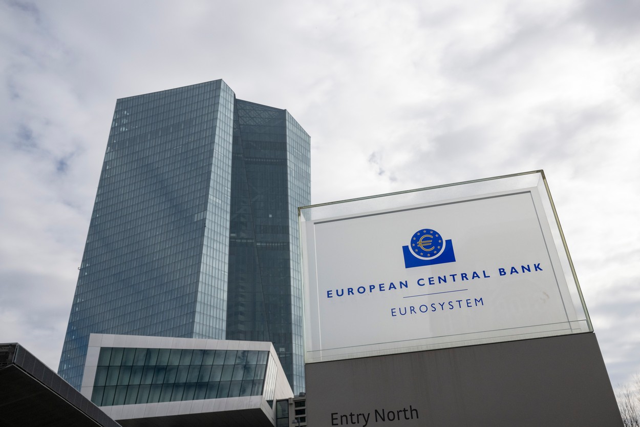 Veste proastă pentru cei cu credite în EURO! BCE majorează ratele cu o jumătate de punct procentual
