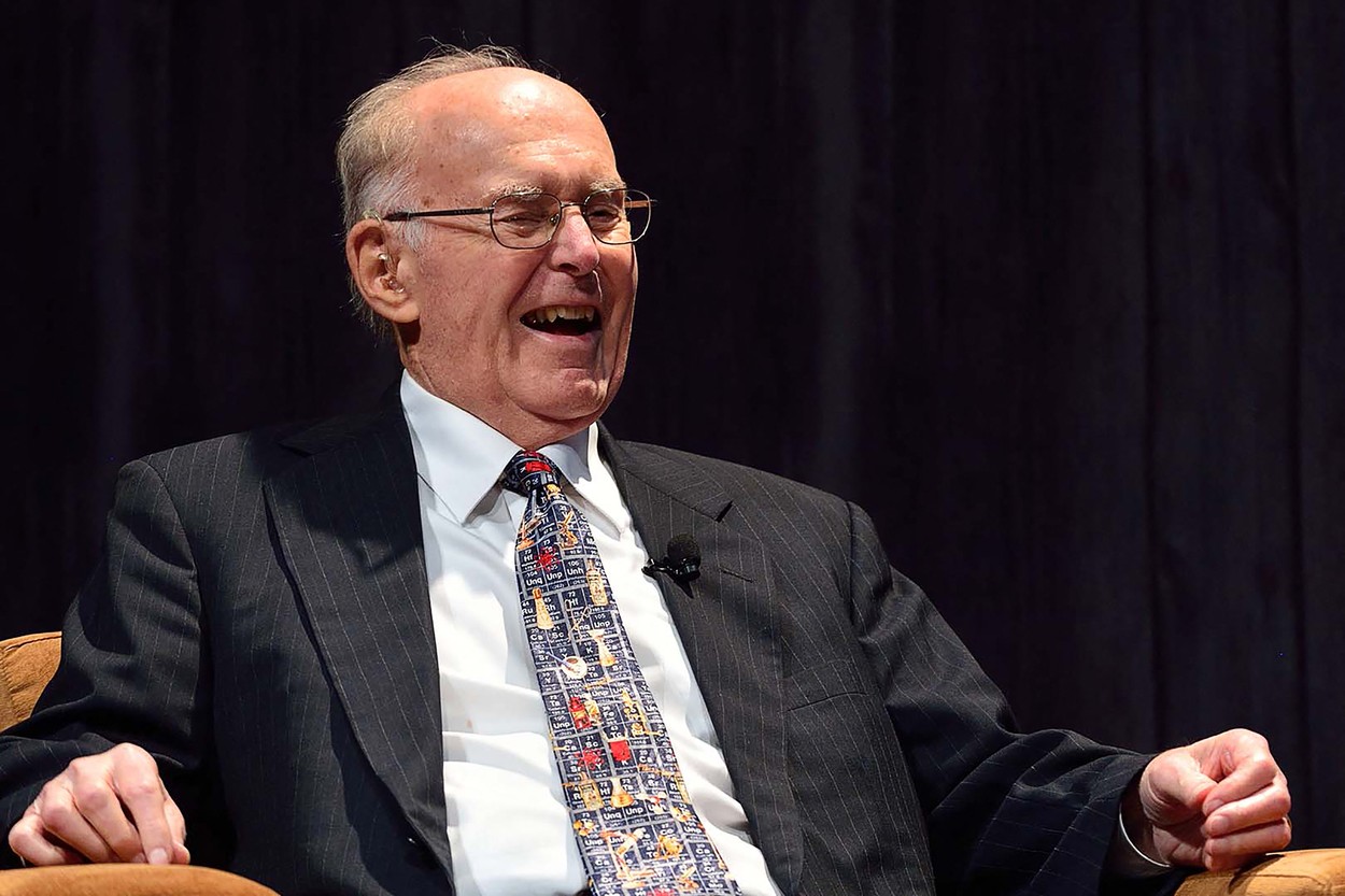 Gordon Moore, cofondatorul Intel, a murit la 94 de ani