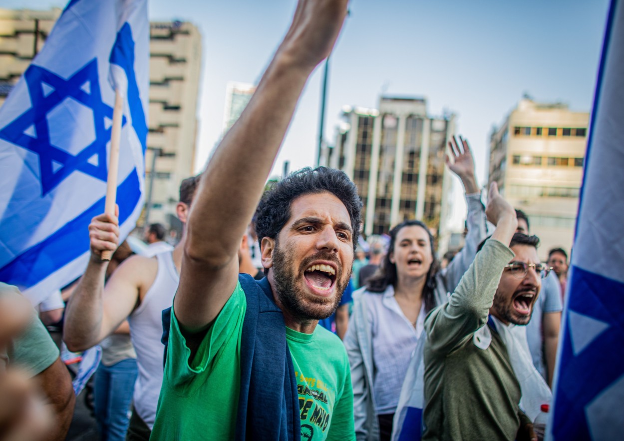 Proteste anti-guvernamentale în ISRAEL! Manifestanții au înconjurat timp de mai multe ore un coafor în care se afla soția premierului Netanyahu