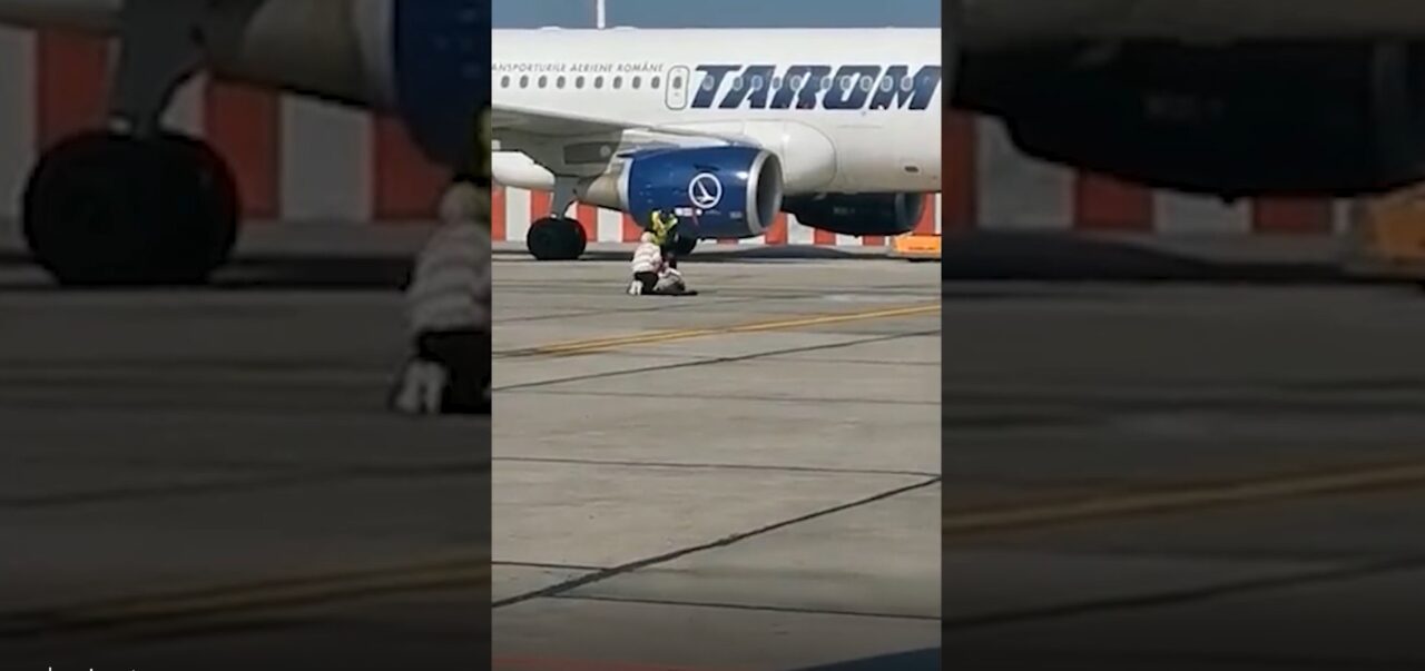 VIDEO | O femeie cu un copil a încercat să prindă avionul DIN MERS, pe Aeroportul Otopeni