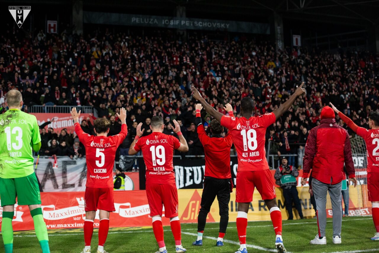FCSB, umilită la Arad! Staff-ul tehnic al roș-albaștrilor a dat VINA pe starea gazonului