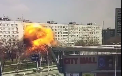 VIDEO | Momentul îngrozitor în care o rachetă lovește un bloc de locuințe din Zaporojie. Reacția lui Volodimir Zelenski