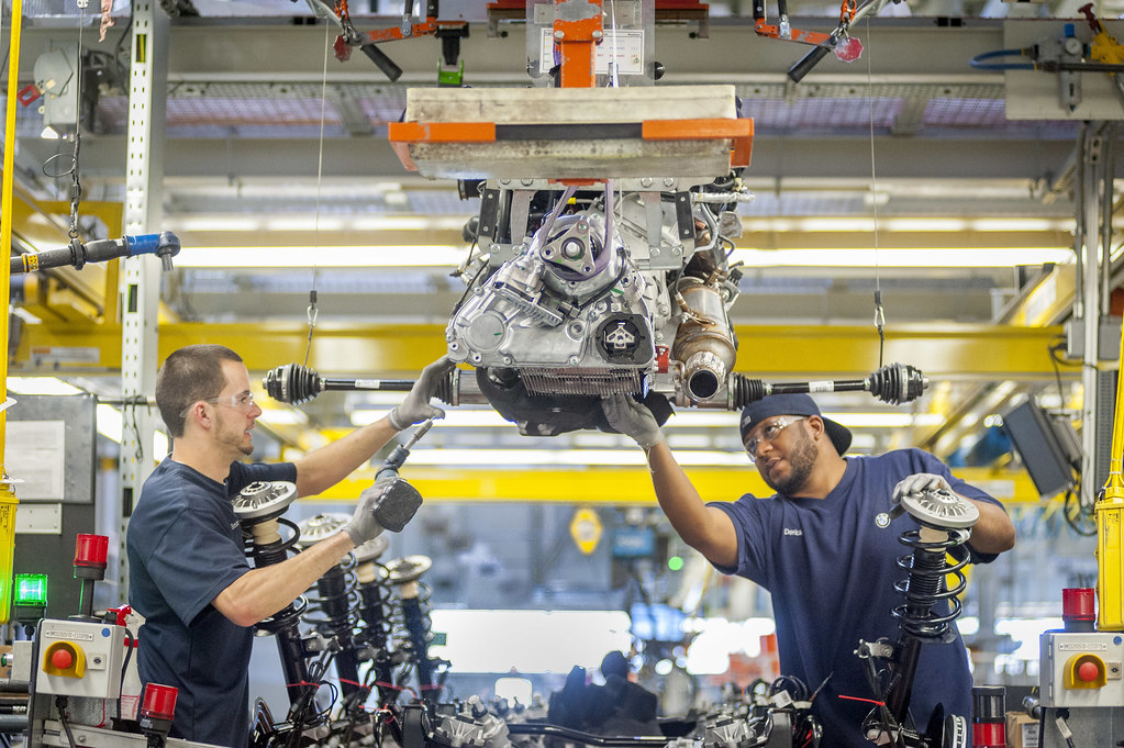 Ce SALARIU are un angajat la fabrica BMW din Germania / Câștigurile, în funcție de specializare și experiență