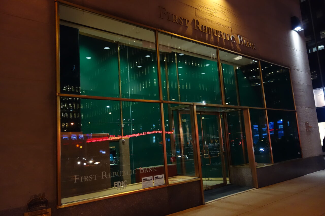 SUA scot LA VÂNZARE First Republic / Încă un faliment zguduie sistemul bancar american