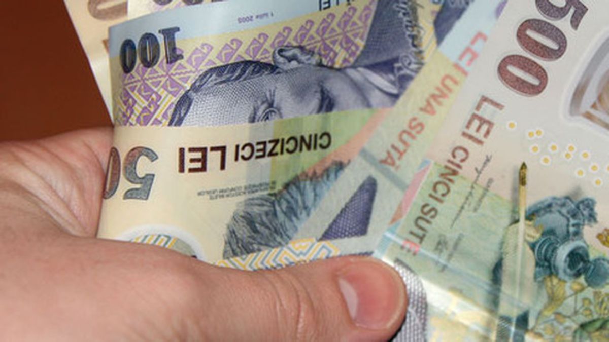 Categoria de angajați care primesc 500 și 1000 de lei dacă muncesc în weekend, începând din august / Decizia aprobată de Guvern