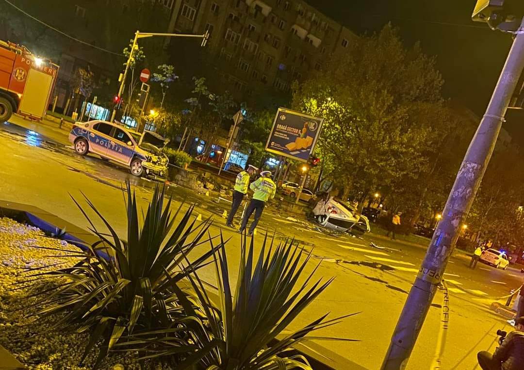 BMW spulberat de o mașină a Poliției, în București. Patru persoane au ajuns la SPITAL