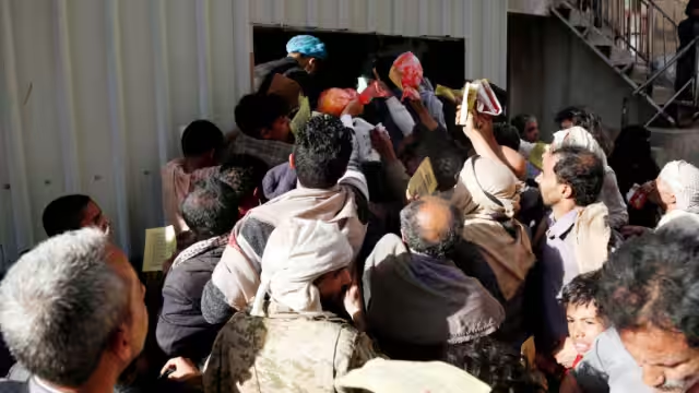 Tragedie în Yemen: 85 de MORȚI într-o busculadă produsă în capitala Sanaa. Oamenii s-au înghesuit să primească ajutoare