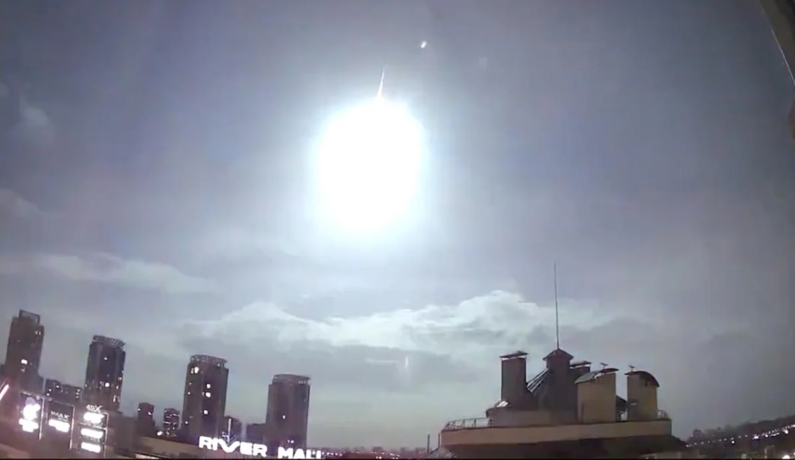 Ce a fost, de fapt, lumina puternică observată pe cerul Kievului. A fost imediat activată ALERTA AERIANĂ