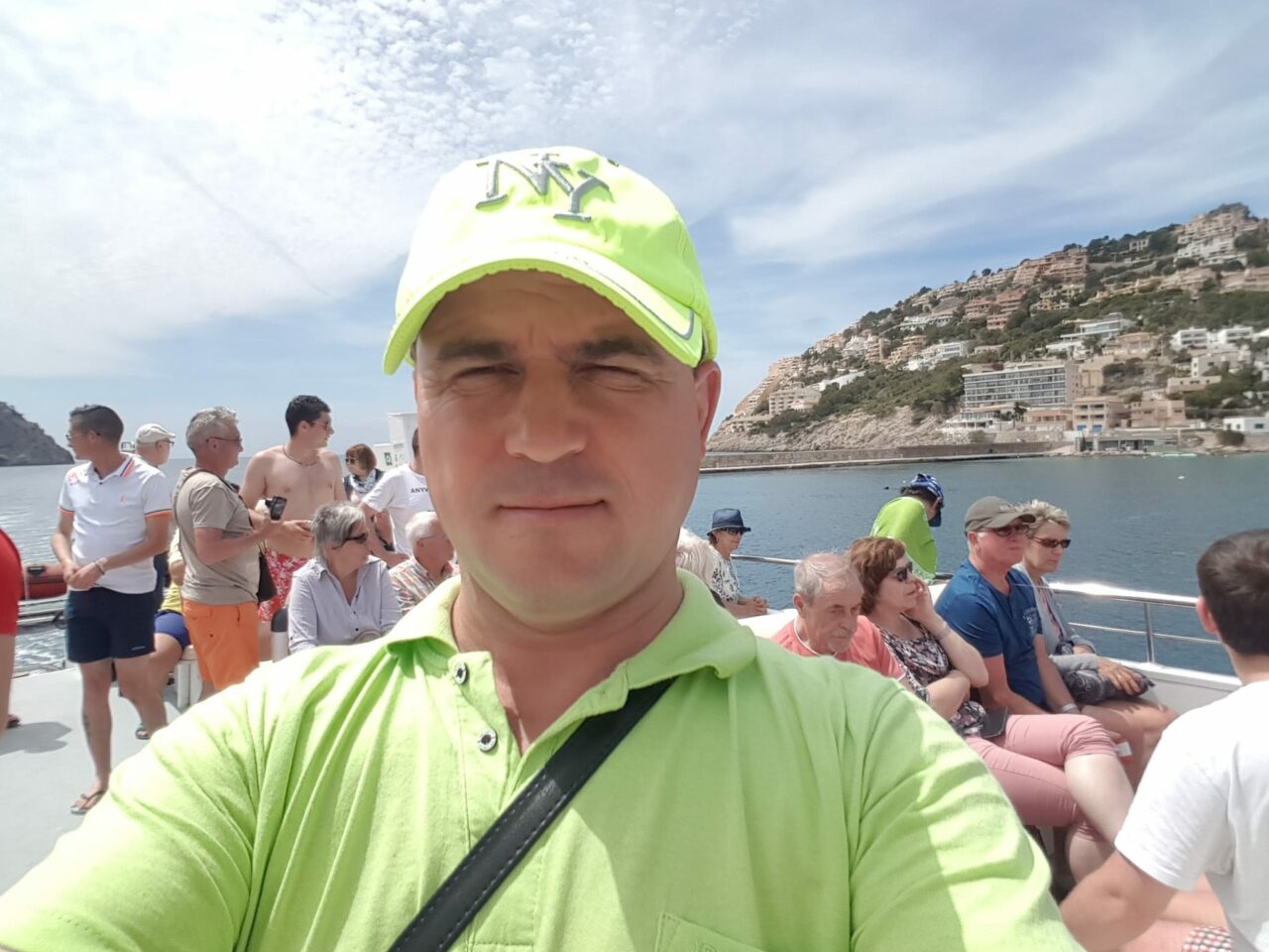 Primarul unei comune din Vaslui, acuzat că a tăiat ILEGAL miei în curtea Primăriei. Cum se apără edilul