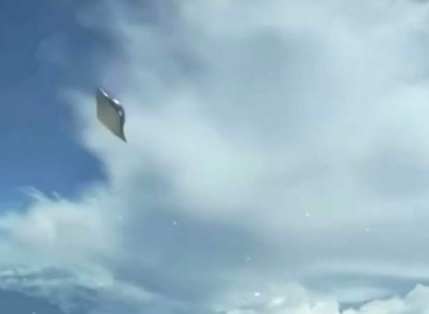 VIDEO | OBIECT MISTERIOS, surprins de un model, în timp ce se afla într-un avion privat: „Cu siguranță este real”
