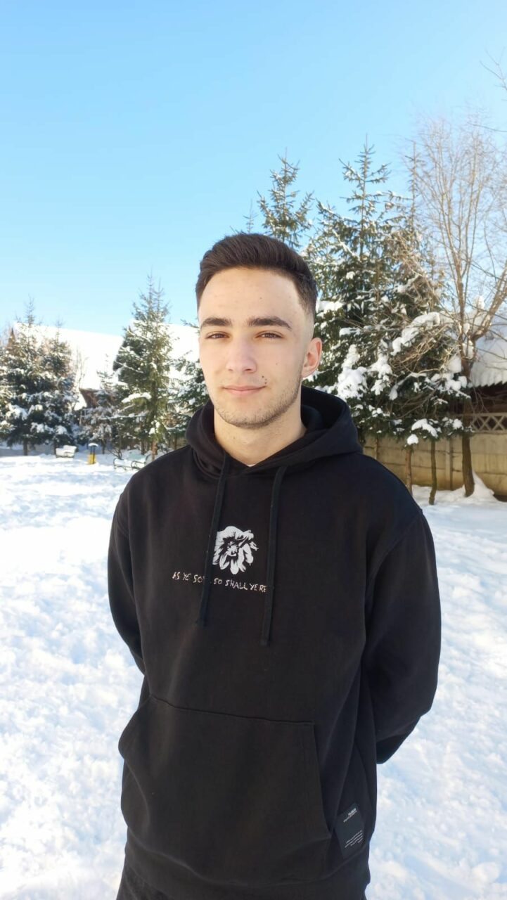 Un elev român din Săcele a fost PREMIAT la Bruxelles pentru o traducere perfectă: „Știam că mă descurc la limba engleză, dar să am așa o confirmare..”