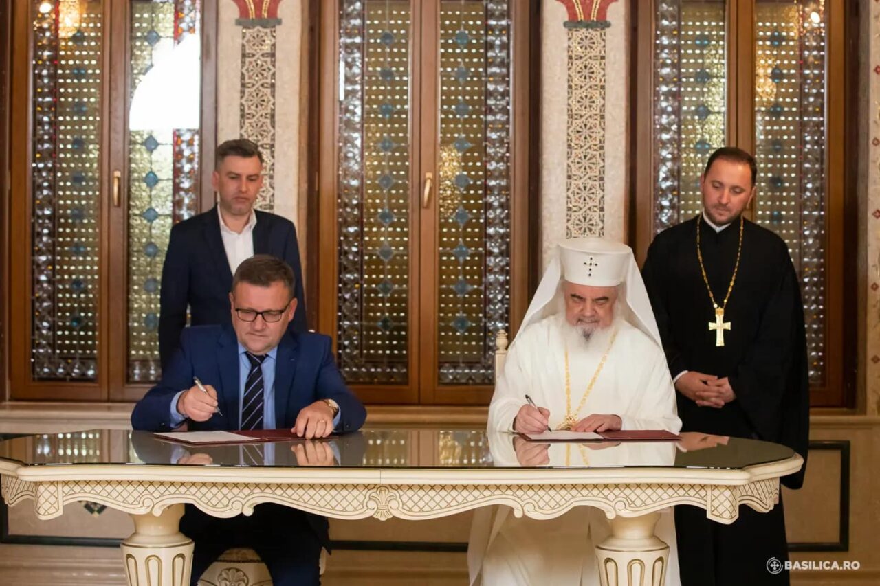 Ministrul Muncii și Patriarhul Daniel au semnat un protocol de colaborare în domeniul asistenței sociale