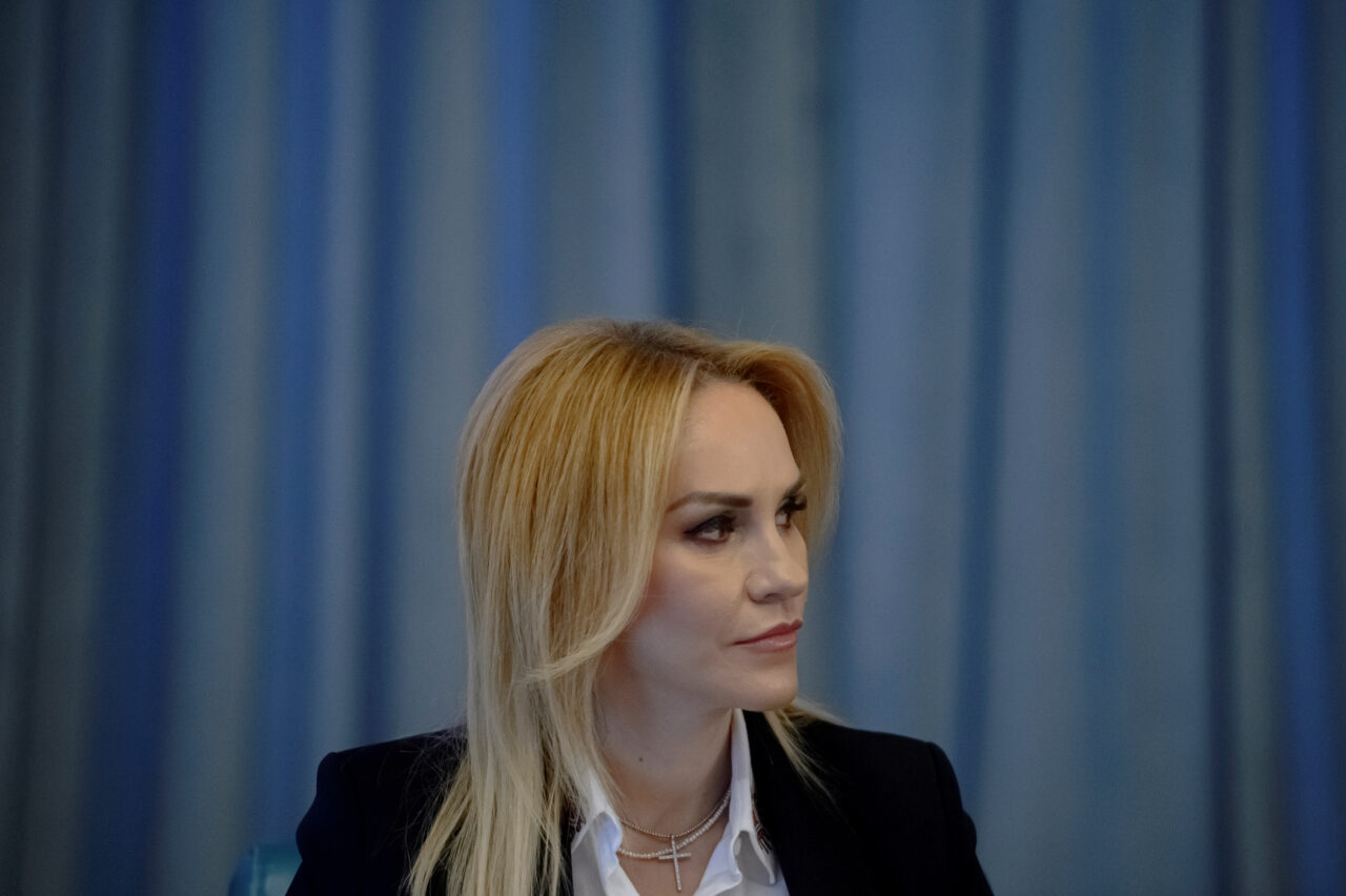 Gabriela Firea:„Sunt mamă și nu voi susține NICIODATĂ despărțirea copiilor de familie”.Ce spune despre Legea prevenirii separării copilului de familie