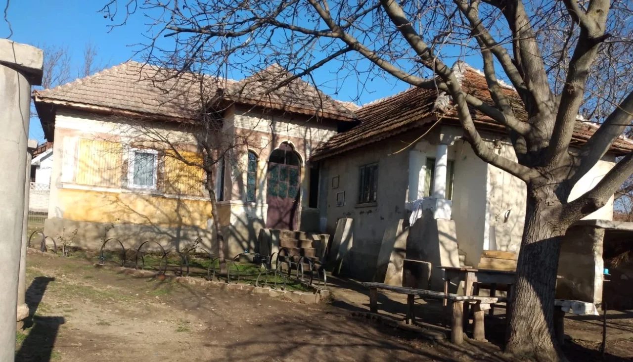 O femeie care și-a scos casa la vânzare, CRITICATĂ pentru că cere un preț prea mic: „Dacă nu ai căpătat-o, o dai. Învie oamenii ăia care au făcut-o”