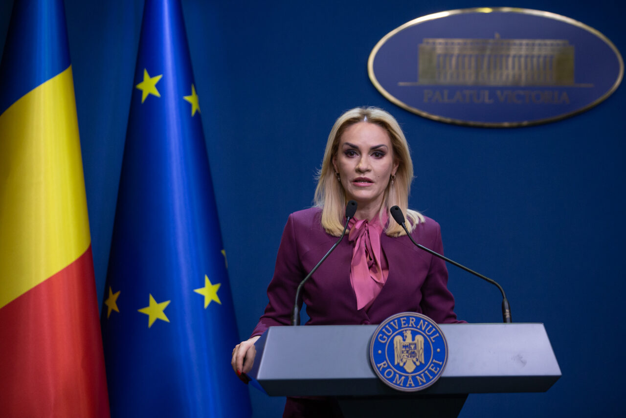 Gabriela FIREA, nemulțumită de clinicile care cer bani pentru voucherele pentru creșterea natalității: „Ministerul va sesiza instituțiile abilitate”