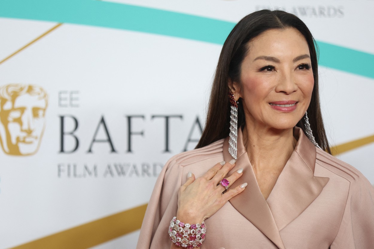 Michelle Yeoh încearcă să salveze lumea în trailerul recent lansat al filmului „American Born Chinese”