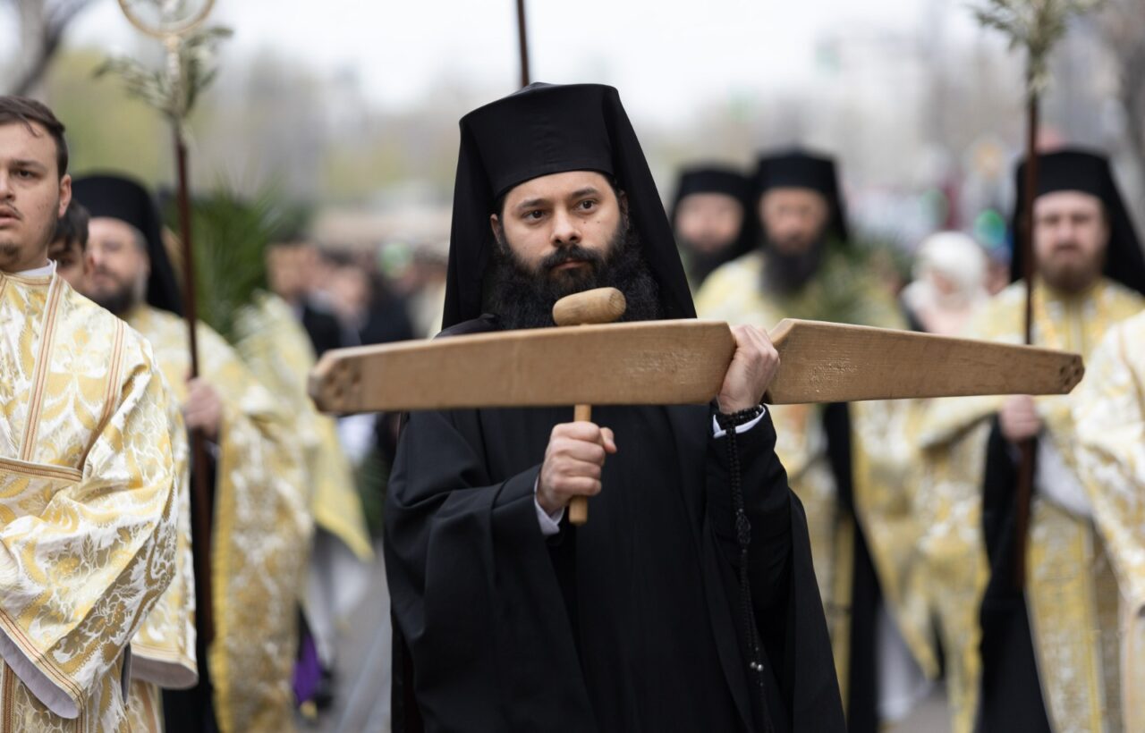 3 mai 2024, VINEREA MARE. Ce este Sfântul Epitaf, așezat de preoți în mijlocul bisericii/Creștinii ortodocși țin post negru în această zi