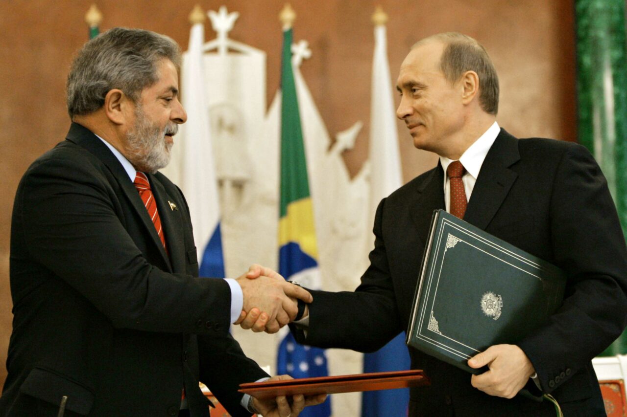 SUA acuză: Brazilia, ecoul propagandei ruse și chineze! / Klaus Iohannis, VIZITĂ oficială la Rio și întâlnire cu președintele Lula da Silva
